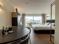 Bild zur gratis inserierten Ferienwohnung White Mountains Retreats with city view.