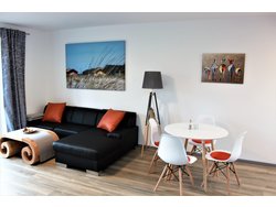 1. Bild zum Ferienhaus Haus "Heide und Meer" Wohn. 1.