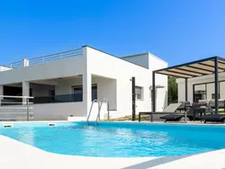 Bild zur gratis inserierten Ferienwohnung Ria with heated pool.