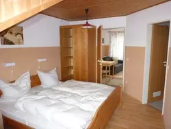 Bild zur gratis inserierten Ferienwohnung Gemütliche Wohnung in Zandt mit Möbliertem Balkon.