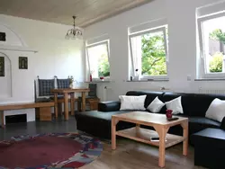 Bild zur gratis inserierten Ferienwohnung Helle Ferienwohnung in Mehren mit Eigenem Garten.