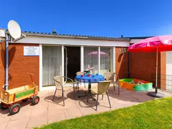 Bild zur gratis inserierten Ferienwohnung Strandnahes Ferienhaus mit Kinderspielplatz.