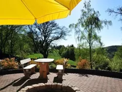 Ferienwohnung mit Garten und Spielplatznutzung in Hohegeiß - 5 Personen, Hund erlaubt