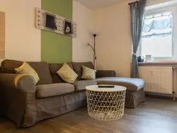 Bild zur gratis inserierten Ferienwohnung mit zwei Schlafzimmern und Balkon.