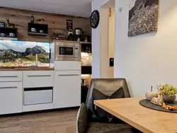 Bild zur gratis inserierten Ferienwohnung Studio mit Küche, Bad und Süd Balkon und Bergblick.