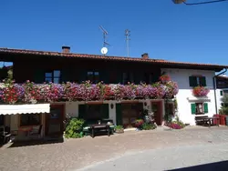 Bild zur gratis inserierten Ferienwohnung Appartement in Bad Bayersoien mit Großem Garten.