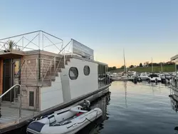 Bild zur gratis inserierten Ferienwohnung Hausboot mit Sauna.