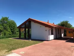 Bild zur gratis inserierten Ferienwohnung E17 Ferienhaus mit Wintergarten und Terrasse.