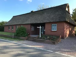 Ferienhaus Gemütliches Reetdachhaus in Schleswig-Holstein in Neuendorf-Sachsenbande - 7 Personen, Hund erlaubt