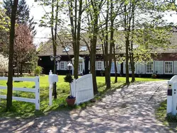 Bild zur gratis inserierten Ferienwohnung Landgut mit Blick auf das Wasser.