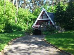 Bild zur gratis inserierten Ferienwohnung in ruhiger Lage am Waldrand mit Terrasse und großem Grundstück.