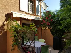 Bild zur gratis inserierten Ferienwohnung Anlage mit Tennisplatz und 3 Gemeinschaftspools.