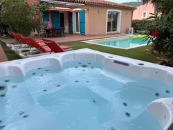 Bild zur gratis inserierten Ferienwohnung Villa 3 Schlafzimmer beheizter Pool privater Jacuzzi.