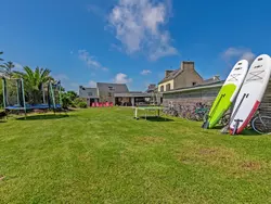 Bild zur gratis inserierten Ferienwohnung Landgut "Villa Léànie" mit Innenpool.