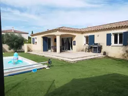 Bild zur gratis inserierten Ferienwohnung Charmantes Haus mit Pool und Garten.