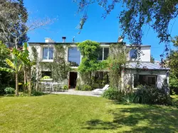 Bild zur gratis inserierten Ferienwohnung Großes Familienhaus mit schön angelegtem Garten.