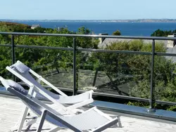 Bild zur gratis inserierten Ferienwohnung mit Blick auf das Wasser.