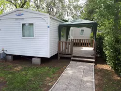 Bild zur gratis inserierten Ferienwohnung Mobilheim mit Terrasse.