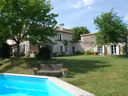 Bild zur gratis inserierten Ferienwohnung Swimmingpool, Garten, Aussicht, Stille, Kinder, Spielzeug.