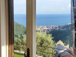 Bild zur gratis inserierten Ferienwohnung in Varazze mit Garten und Parkplatz.