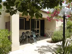 Bild zur gratis inserierten Ferienwohnung Schöner Bungalow direkt am Sandstrand auf Sizilien.