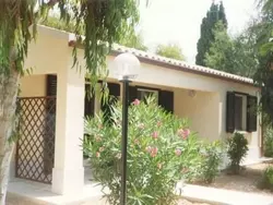 Bild zur gratis inserierten Ferienwohnung Schöner zentraler Bungalow direkt am Sandstrand auf Sizilien.