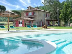 Bild zur gratis inserierten Ferienwohnung Fonteinfrancia' Anwesen mit Infinity-Pool.