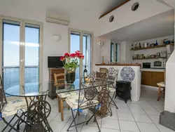 Bild zur gratis inserierten Ferienwohnung Villa auf einer natürlichen Klippe mit Blick auf das Meer, nur wenige Schritte.