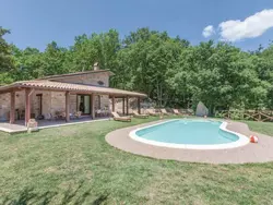 Bild zur gratis inserierten Ferienwohnung Bauernhaus im grünen Sannio mit Schwimmbad.