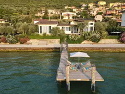 Bild zur gratis inserierten Ferienwohnung Luxusvilla am Gardasee mit privatem Badesteg.