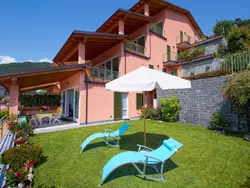 Bild zur gratis inserierten Ferienwohnung Türkisfarbenes Haus mit fantastischer Aussicht.