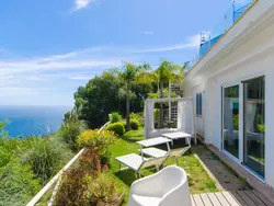 Bild zur gratis inserierten Ferienwohnung Wohnung mit Meerblick, Balkon und Pool.