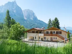 Bild zur gratis inserierten Ferienwohnung Wohnung in den Dolomiten mit traumhafter Aussicht.