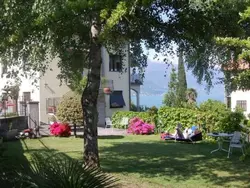 Bild zur gratis inserierten Ferienwohnung Wohnung Annetta mit Sicht auf See und Berge.