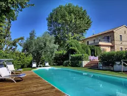 Bild zur gratis inserierten Ferienwohnung Haus der Musik 270m Veranda, Garten und Pool.