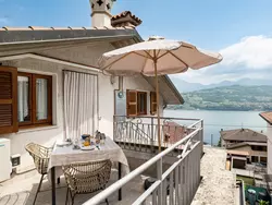 Bild zur gratis inserierten Ferienwohnung Gioia del Verde - Raum, Terrasse und Seeblick.