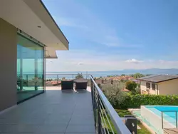 Bild zur gratis inserierten Ferienwohnung Ferienvilla 'Madabà' mit Blick aufs Wasser.