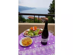 Bild zur gratis inserierten Ferienwohnung Wohnung mit Terrasse mit Blick auf den Gardasee.