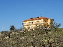 Bild zur gratis inserierten Ferienwohnung Residenz Borgo Offida mit großem Garten.