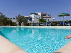 Bild zur gratis inserierten Ferienwohnung Drei-Zimmer-Wohnung Dammusa Meerblick Erdgeschoss.