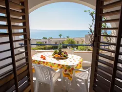 Bild zur gratis inserierten Ferienwohnung San Marco' Wohnung mit Blick aufs Wasser.