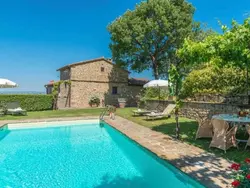Bild zur gratis inserierten Ferienwohnung Wohnung in Cortona mit Terrasse, Garten und Grill.
