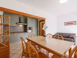 Bild zur gratis inserierten Ferienwohnung Dreizimmerwohnung in Villa eine Ebene.