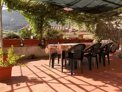 Bild zur gratis inserierten Ferienwohnung Haus mit Terrasse.