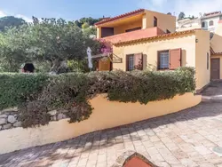 Bild zur gratis inserierten Ferienwohnung Wohnung in Villa am Meer und mit Meerblick.