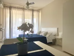 Bild zur gratis inserierten Ferienwohnung Schönes Studio-Apartment - Pool und Balkon.