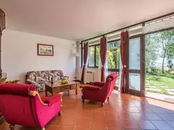 Bild zur gratis inserierten Ferienwohnung Wohnung mit Garten und oberirdischem Pool.