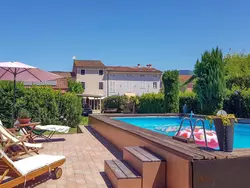 Bild zur gratis inserierten Ferienwohnung Unterkunft in einer Villa, Schwimmbad und großer Garten.