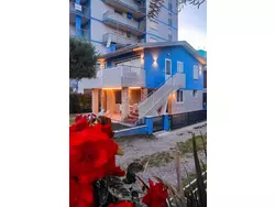 Bild zur gratis inserierten Ferienwohnung Wohnung "Villa Miami" mit Balkon im ersten Stock.