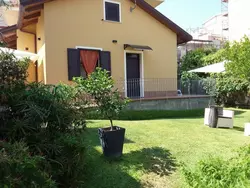 Bild zur gratis inserierten Ferienwohnung mit Terrasse, Garten und Grill.